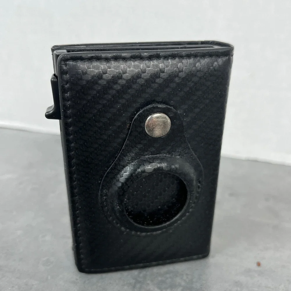 CHIGLN Mens Black Carbon Fiber RFID Blocking Wallet with AirTag‎ Holder